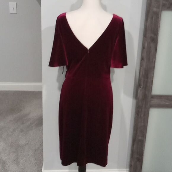 Jessica Howard Burgundy Velvet Midi Dress With Rosette Embelishment Size 8 NWT - Picture 2 of 4